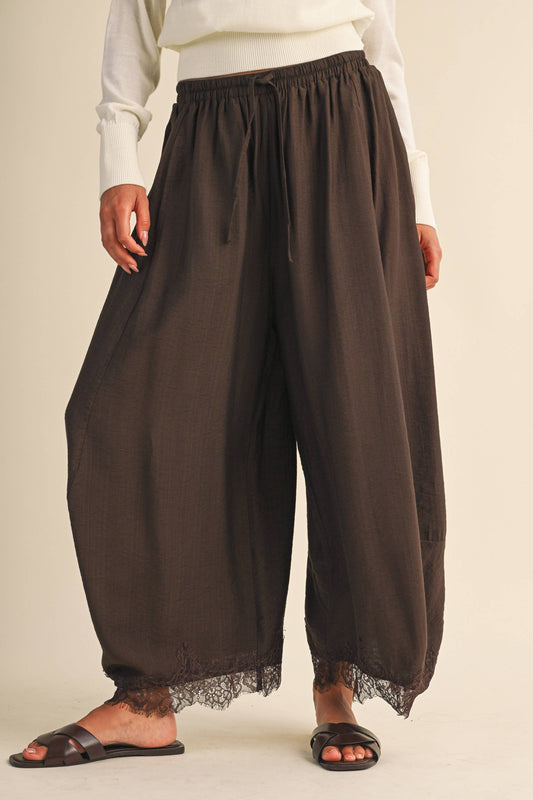 IP1541 BARREL FIT PANTS WITH LACE TRIM ON THE BOTTOM HEM: DK BROWN / L