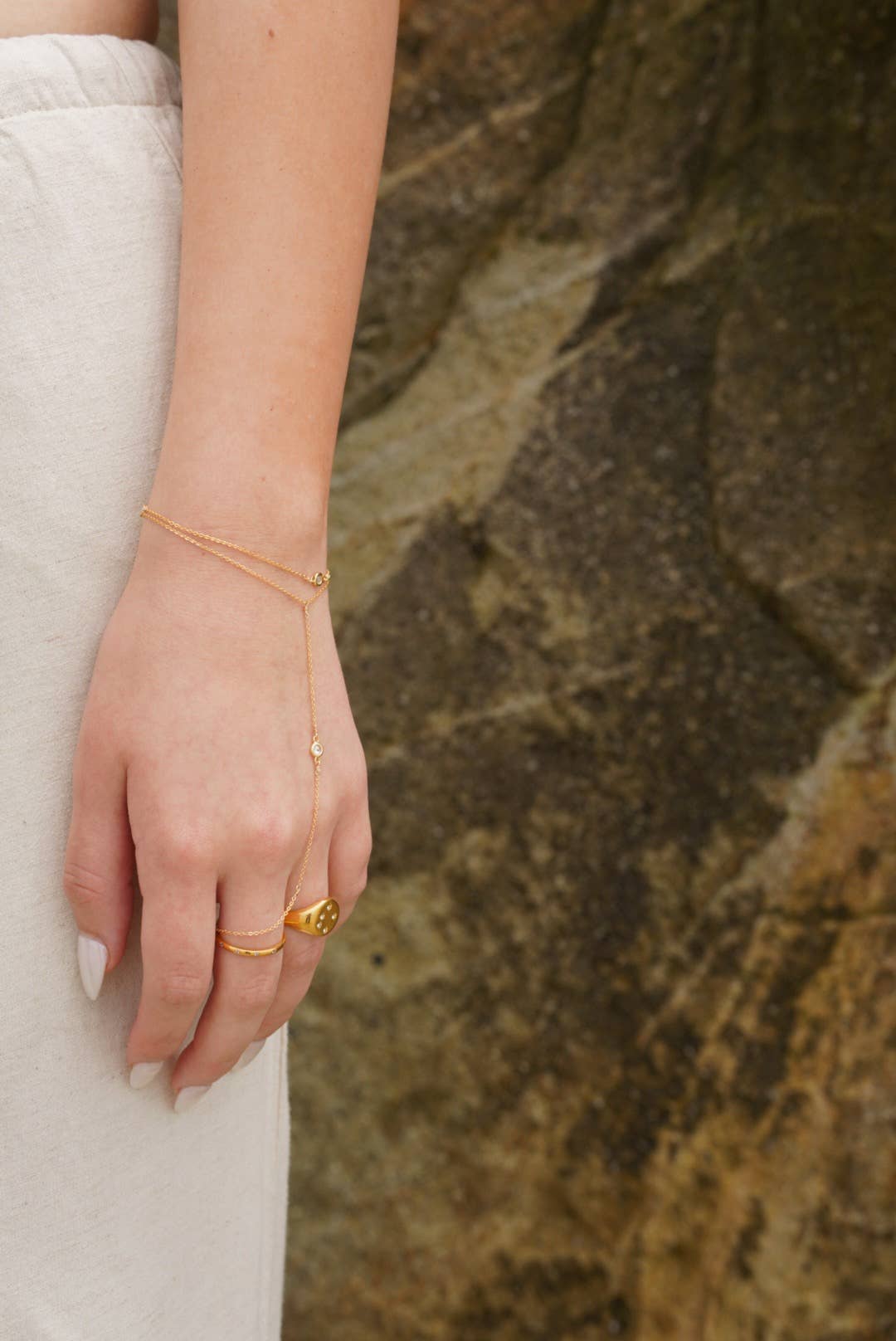 Hand Chain: CZ