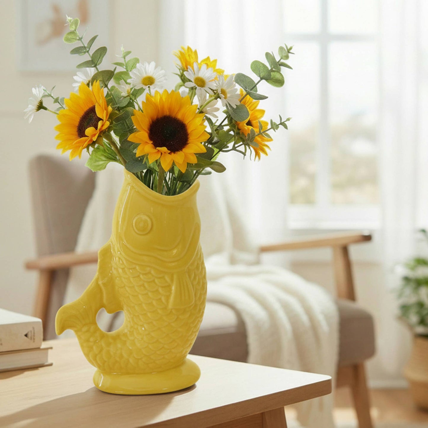 Textured Ceramic Fish Vase: Green