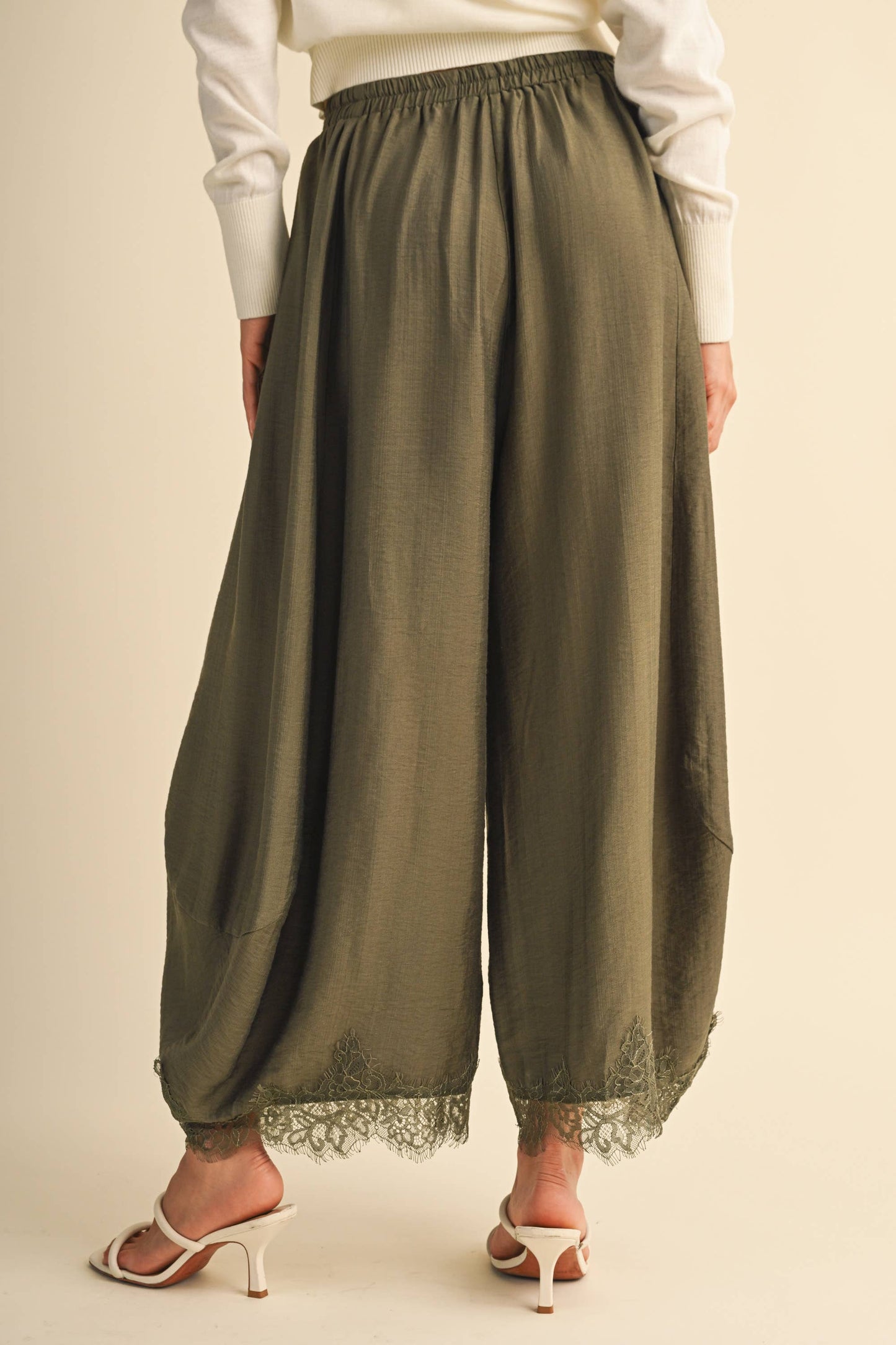 IP1541 BARREL FIT PANTS WITH LACE TRIM ON THE BOTTOM HEM: DK BROWN / L