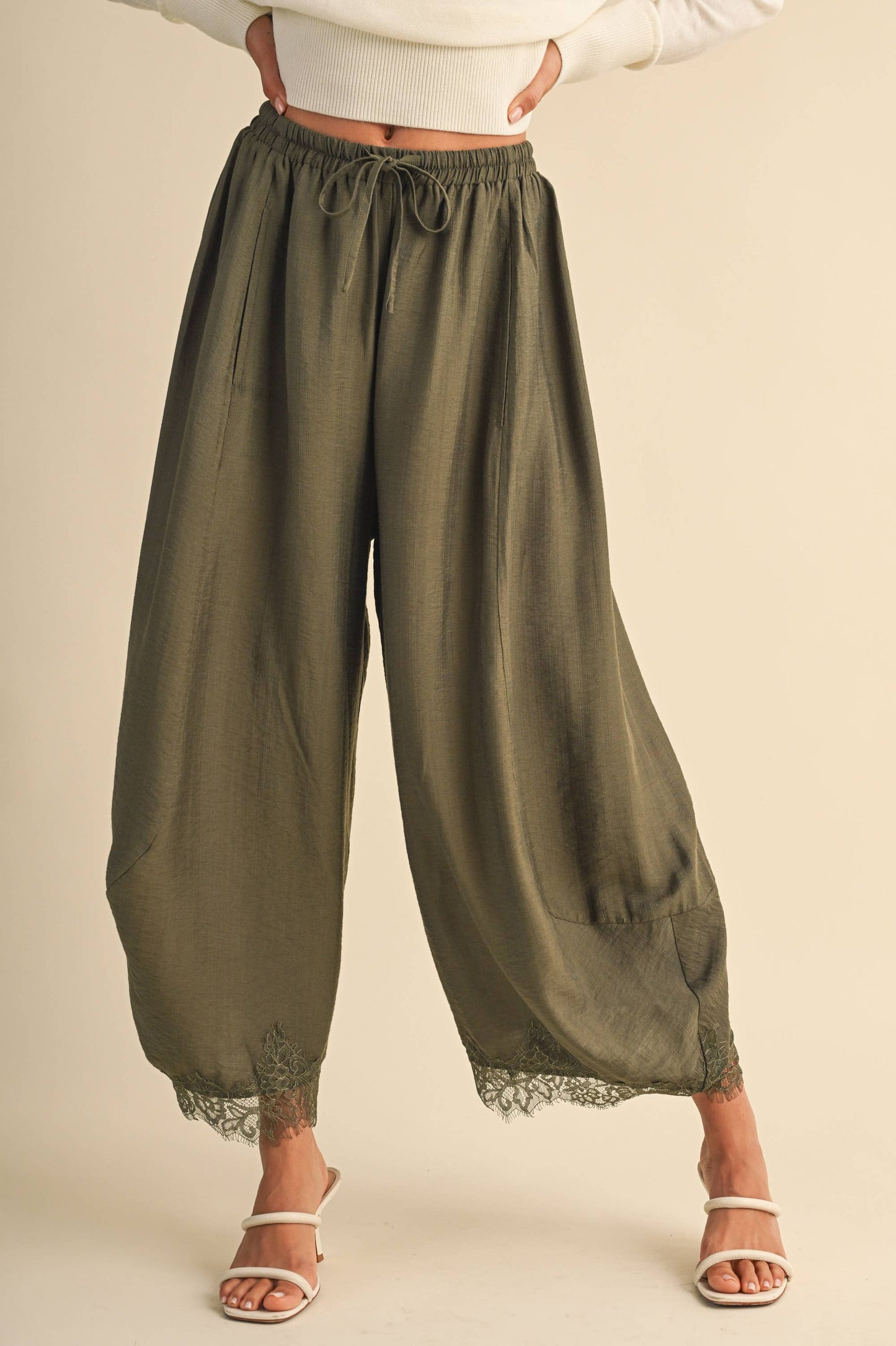 IP1541 BARREL FIT PANTS WITH LACE TRIM ON THE BOTTOM HEM: DK BROWN / L