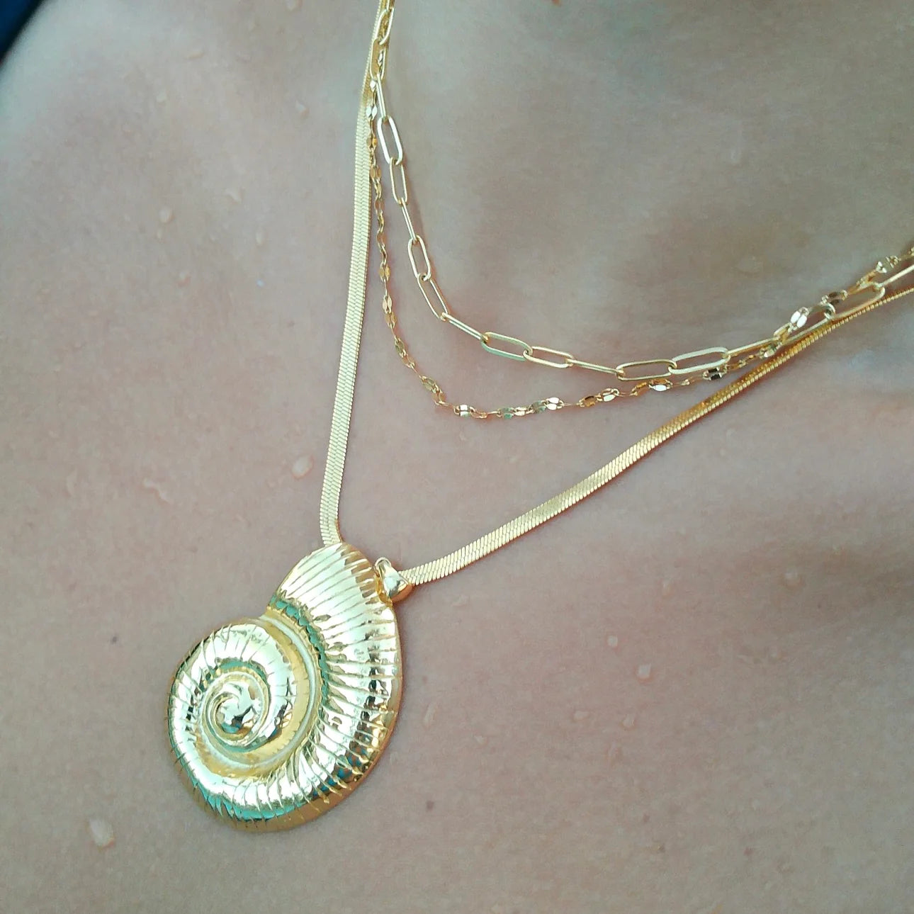 Elle Conch Shell Herringbone Necklace