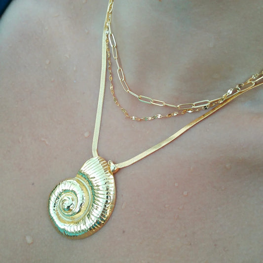 Elle Conch Shell Herringbone Necklace