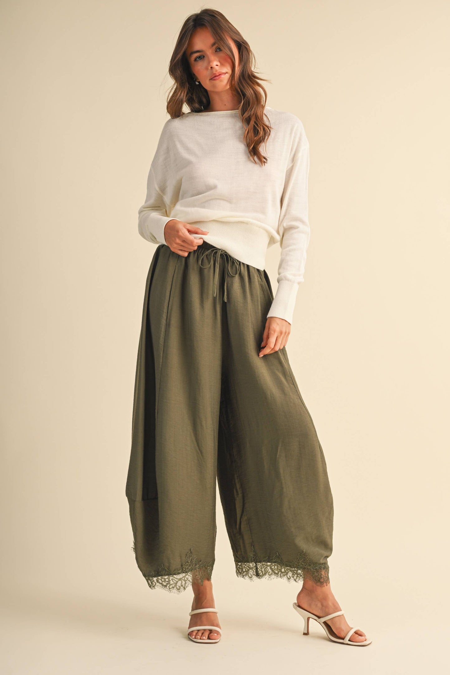 IP1541 BARREL FIT PANTS WITH LACE TRIM ON THE BOTTOM HEM: DK BROWN / L