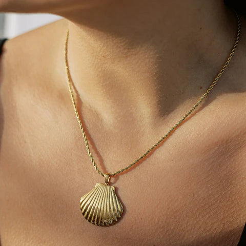 Sullivan Shell Pendant Necklace